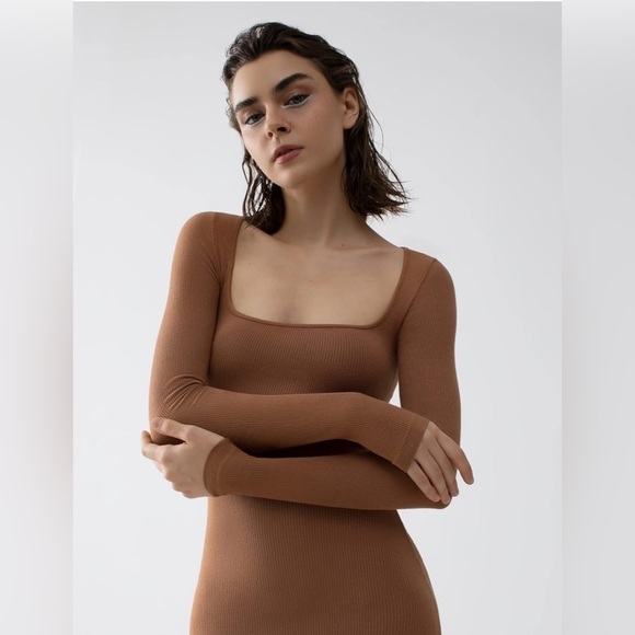 New Pumiey Maxi Dress - Picture 2 of 7